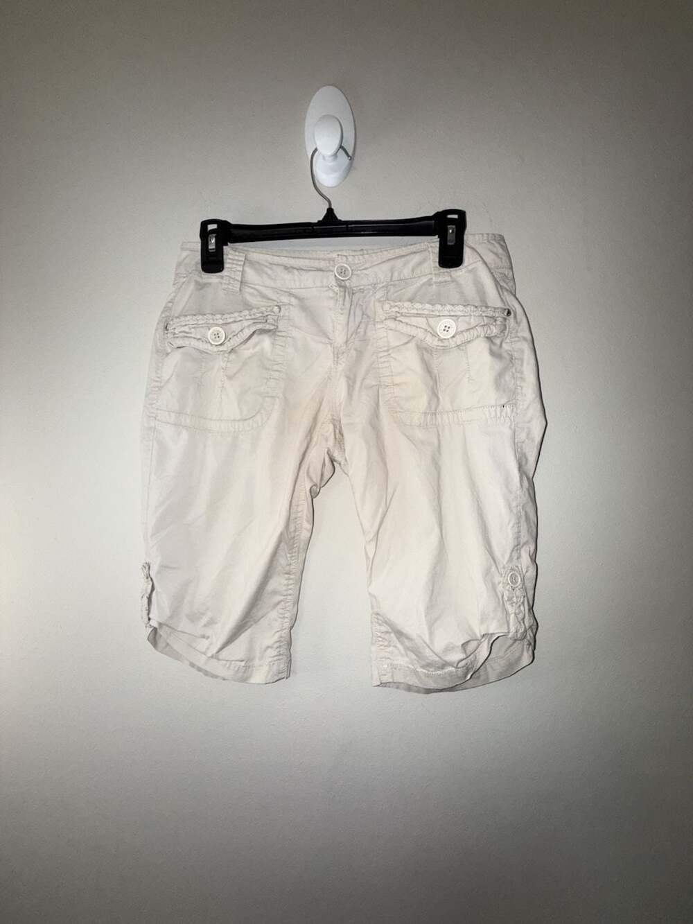 Refuge Women's Beige Cargo Capri Pants
